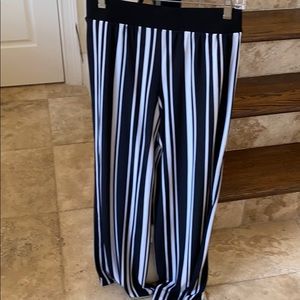 Beautiful striped stretchy wide leg pants
